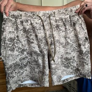 Men’s lulu XL shorts NEVER WORN